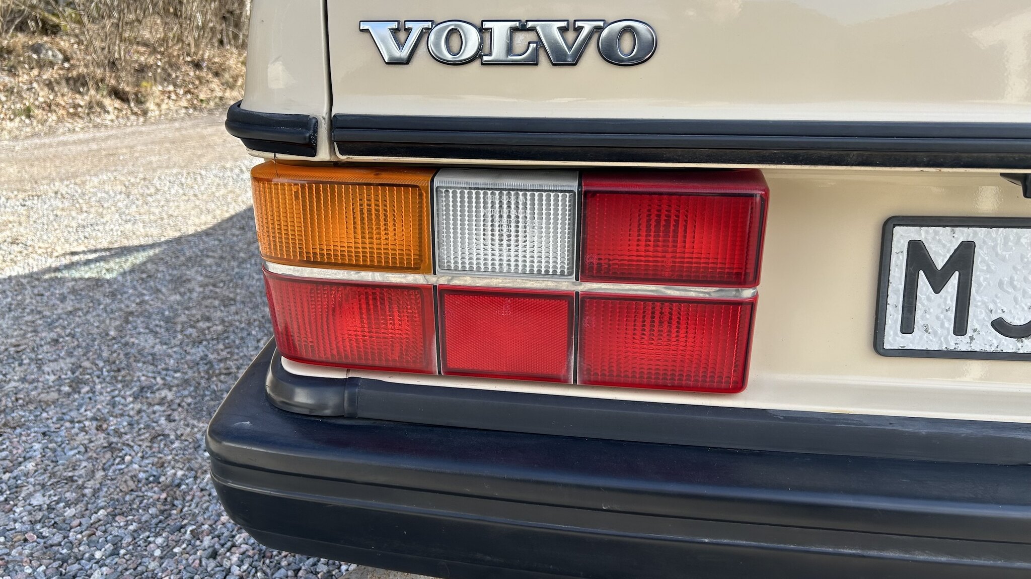 Exterior image of 1987 Volvo 244