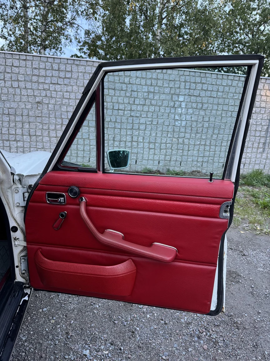 Interiörbild 1972 Mercedes-Benz 200 (45)