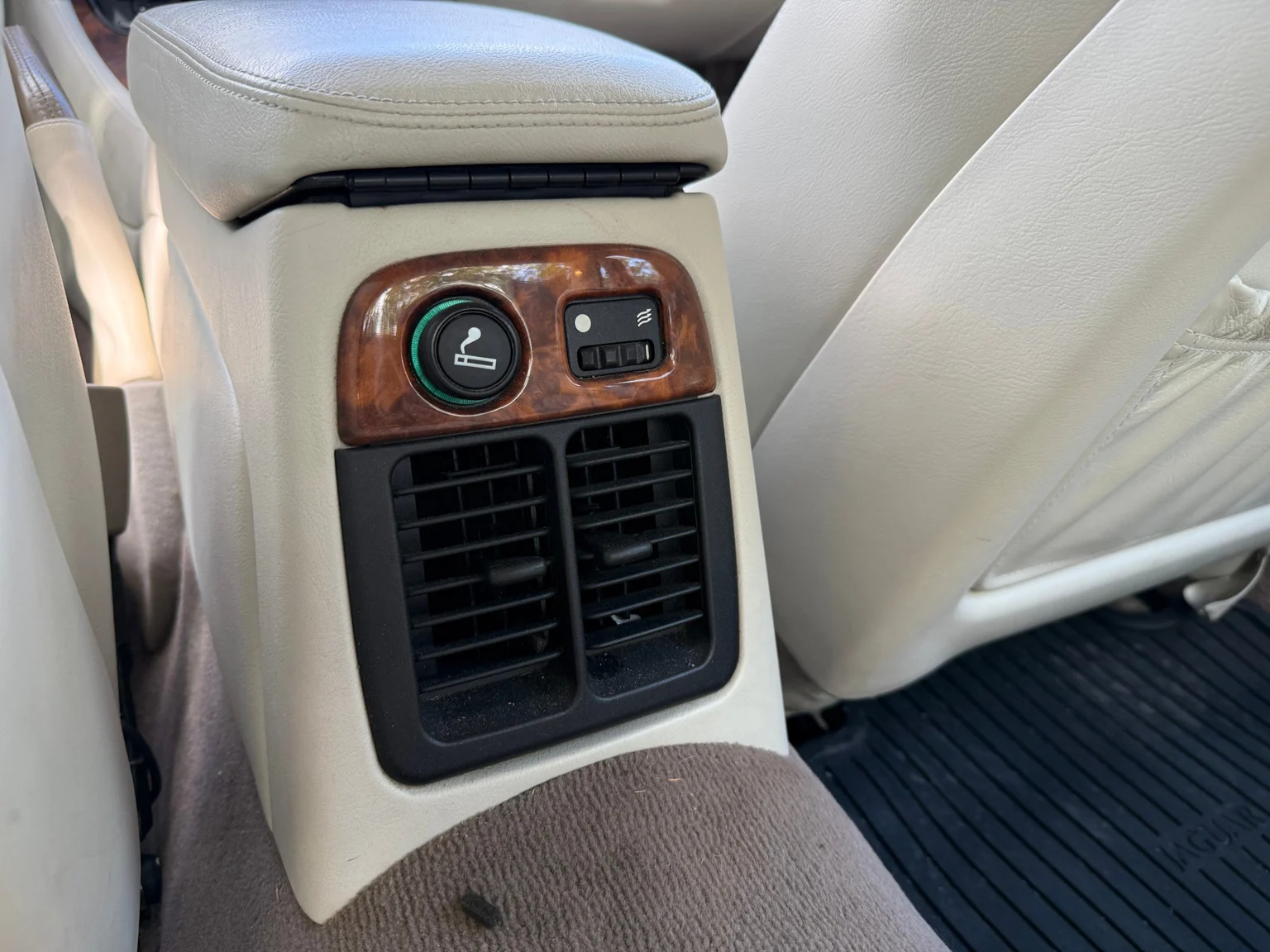 Innenraumfoto von 2001 Jaguar XJ Sovereign 4.0 V8 (60)