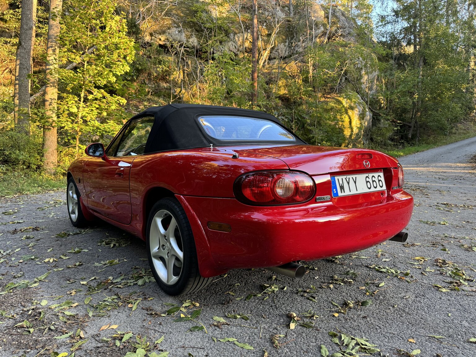 Exteriörbild på 2004 Mazda MX-5
