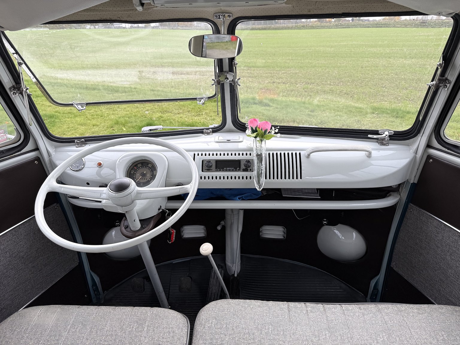 Interiörbild 1967 Volkswagen T1 Kleinbus