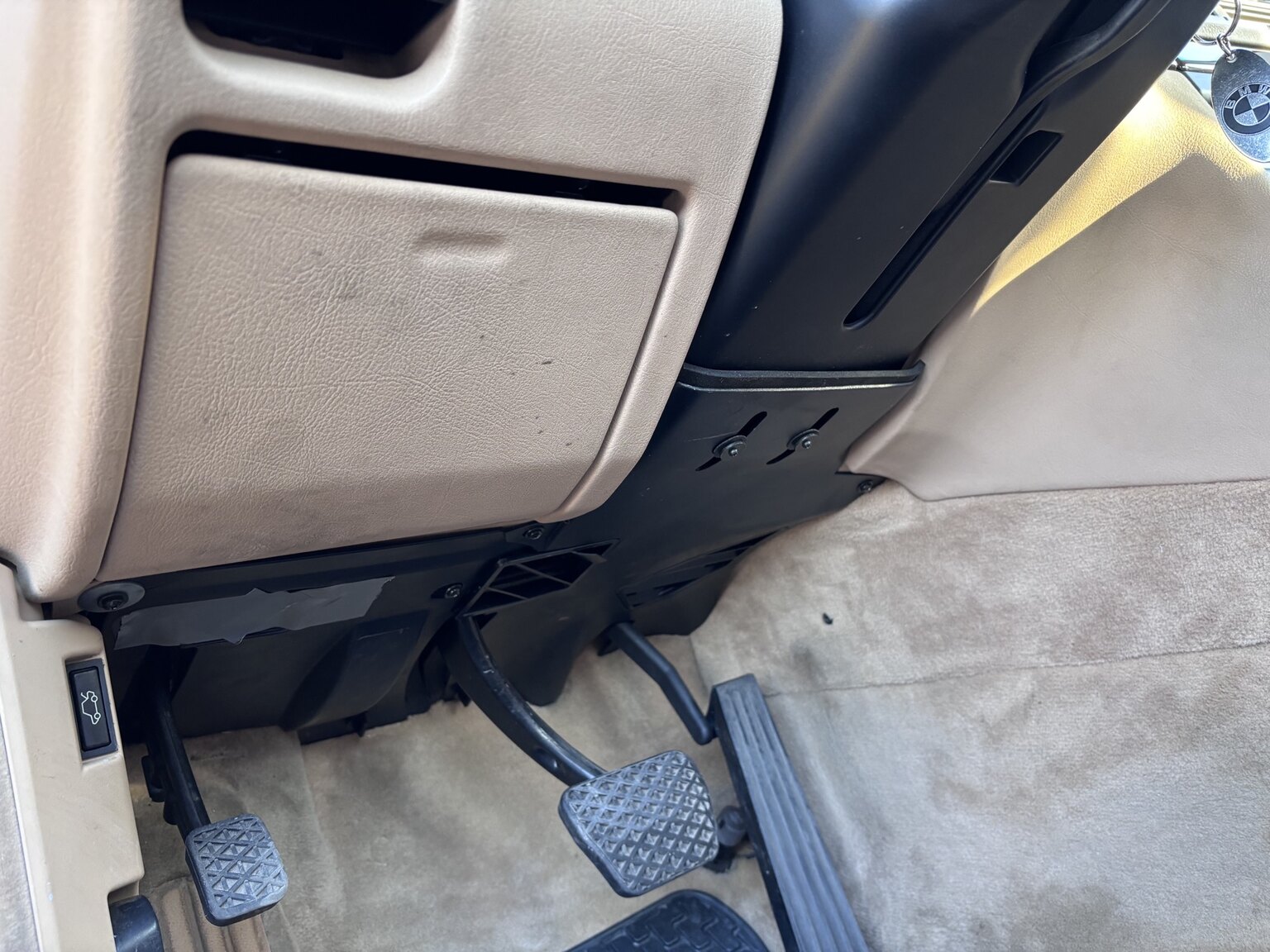 Interior image of 1996 BMW 728iA