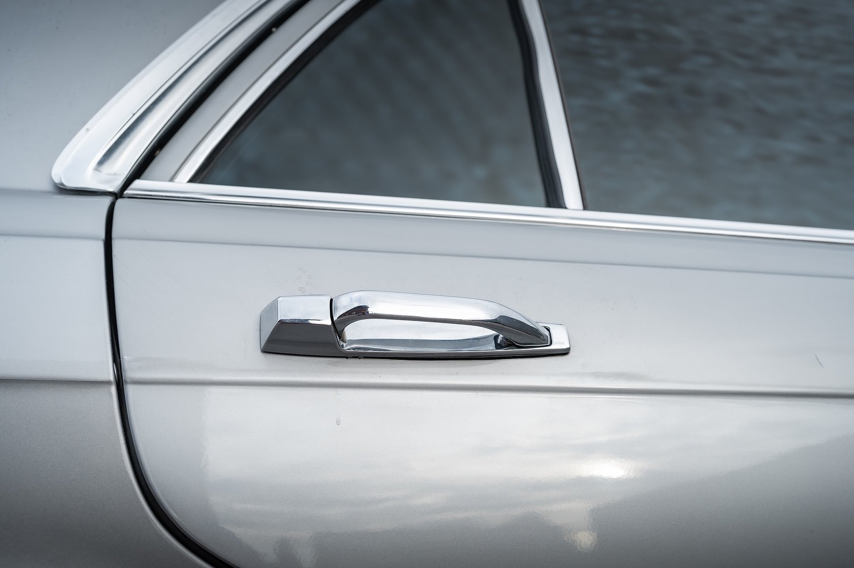 Exteriörbild på 1975 Mercedes-Benz 280 SE 