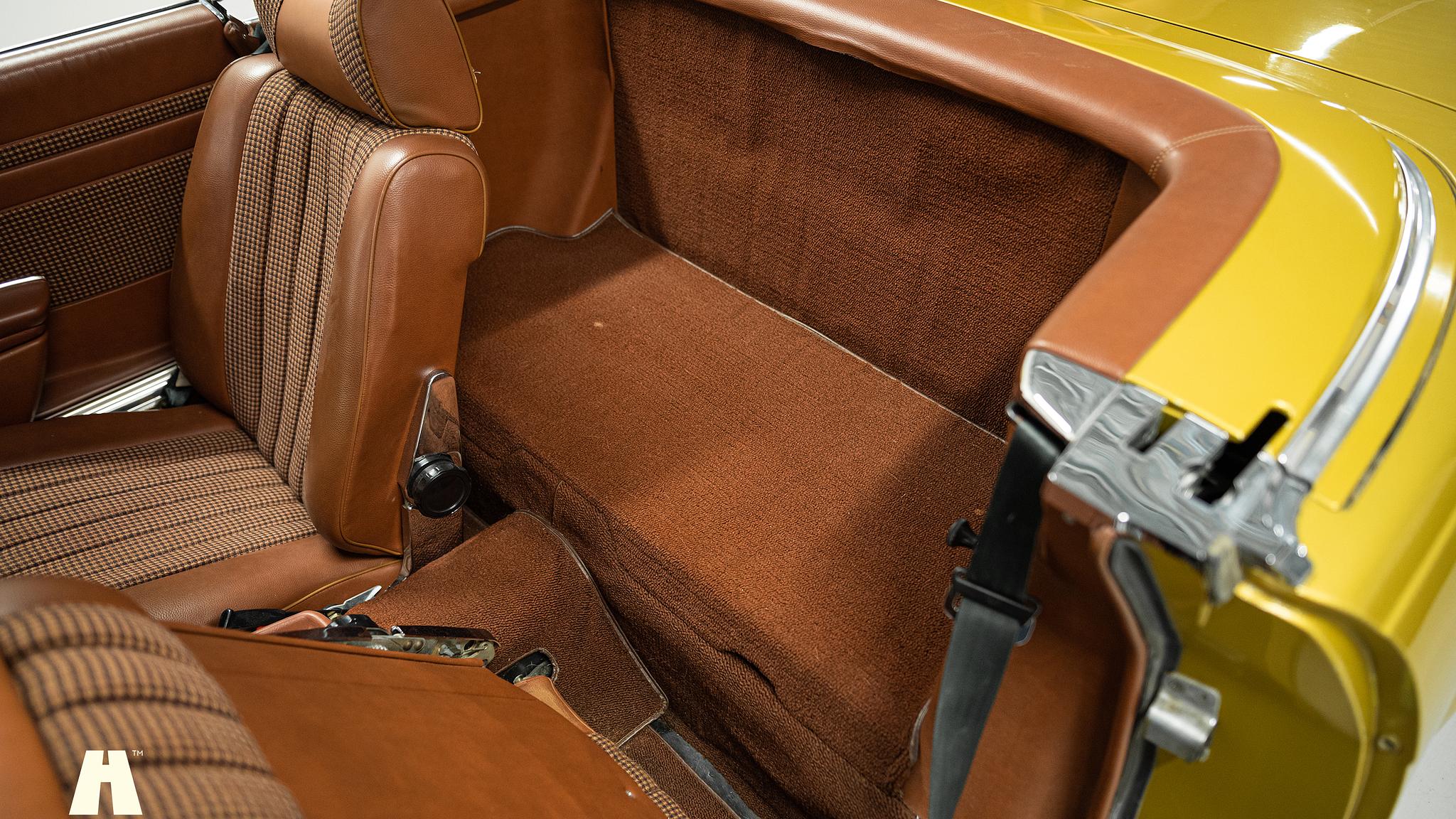 Innenraumfoto von 1975 Mercedes SL 350