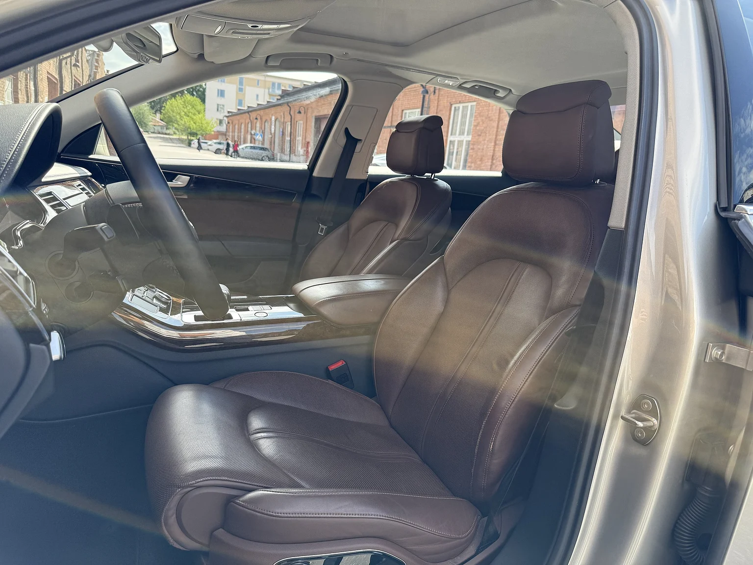 Innenraumfoto von 2014 Audi A8 4.0 TFSI (13)