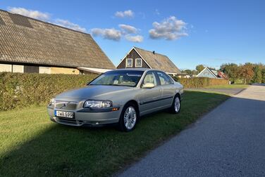 Exterior image of 1999 Volvo S80