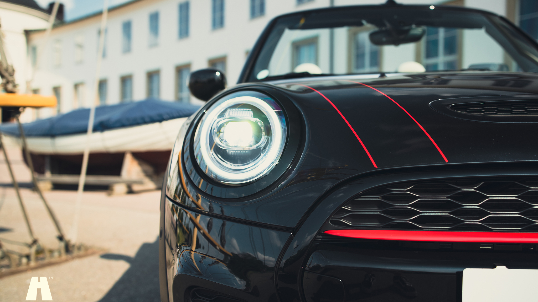 Exteriörbild på 2021 Mini John Cooper Works Cabriolet  (13)