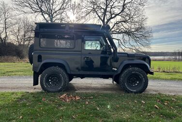 Exterior image of 2002 Land Rover Defender 90 2.5 Td5