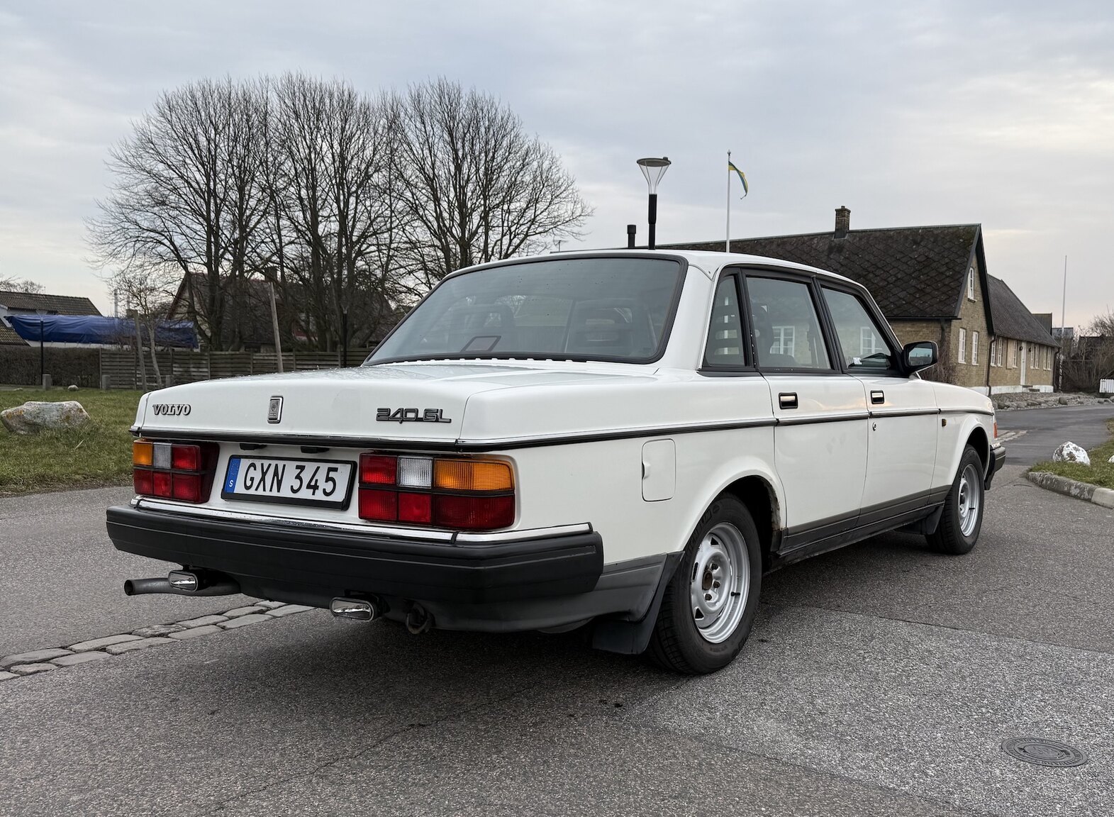 Exteriörbild på 1991 Volvo 240 GL Automat (7)