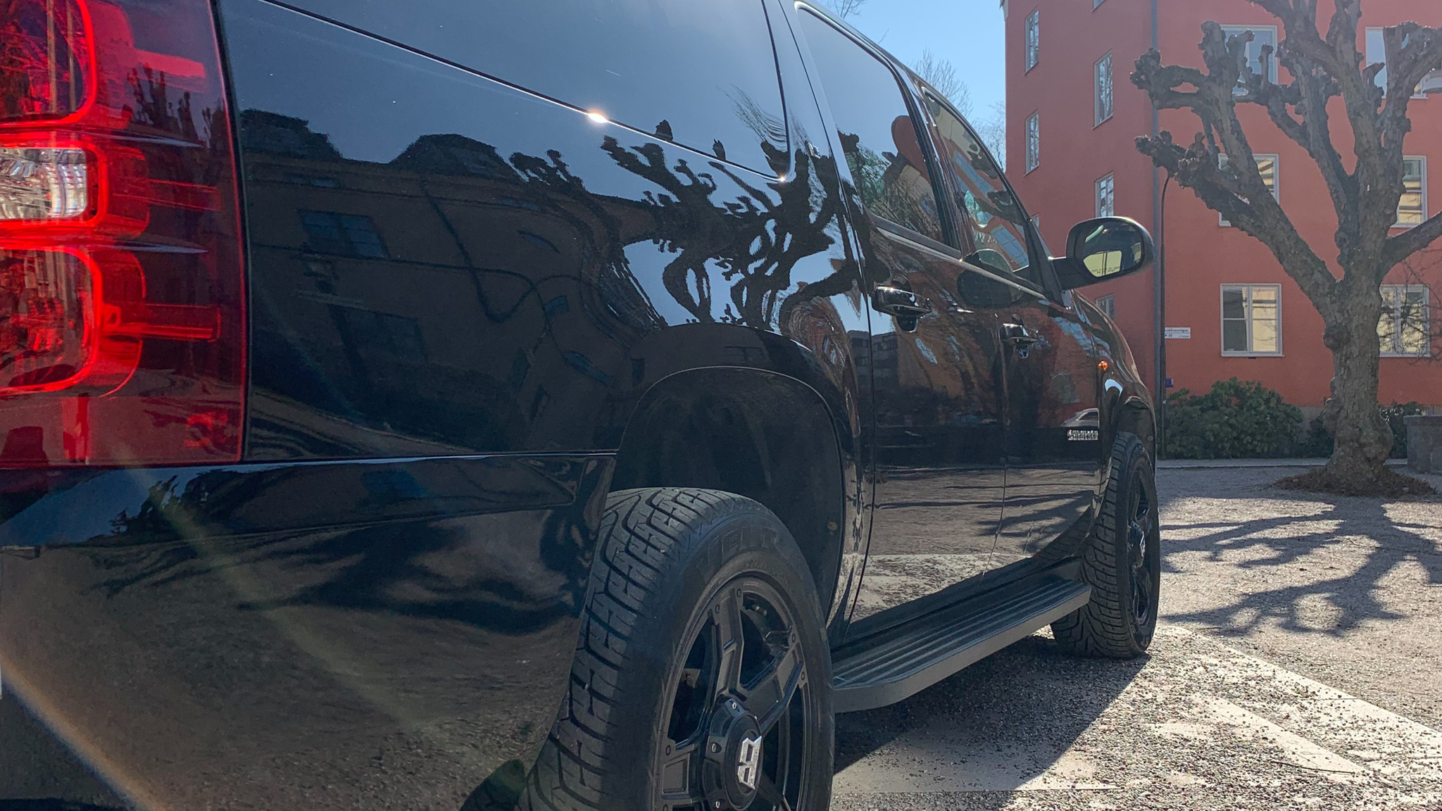 Exteriörbild på 2011 Chevrolet Suburban