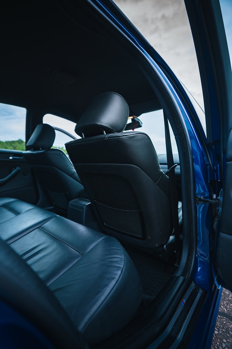 Interior image of 2003 BMW 330i