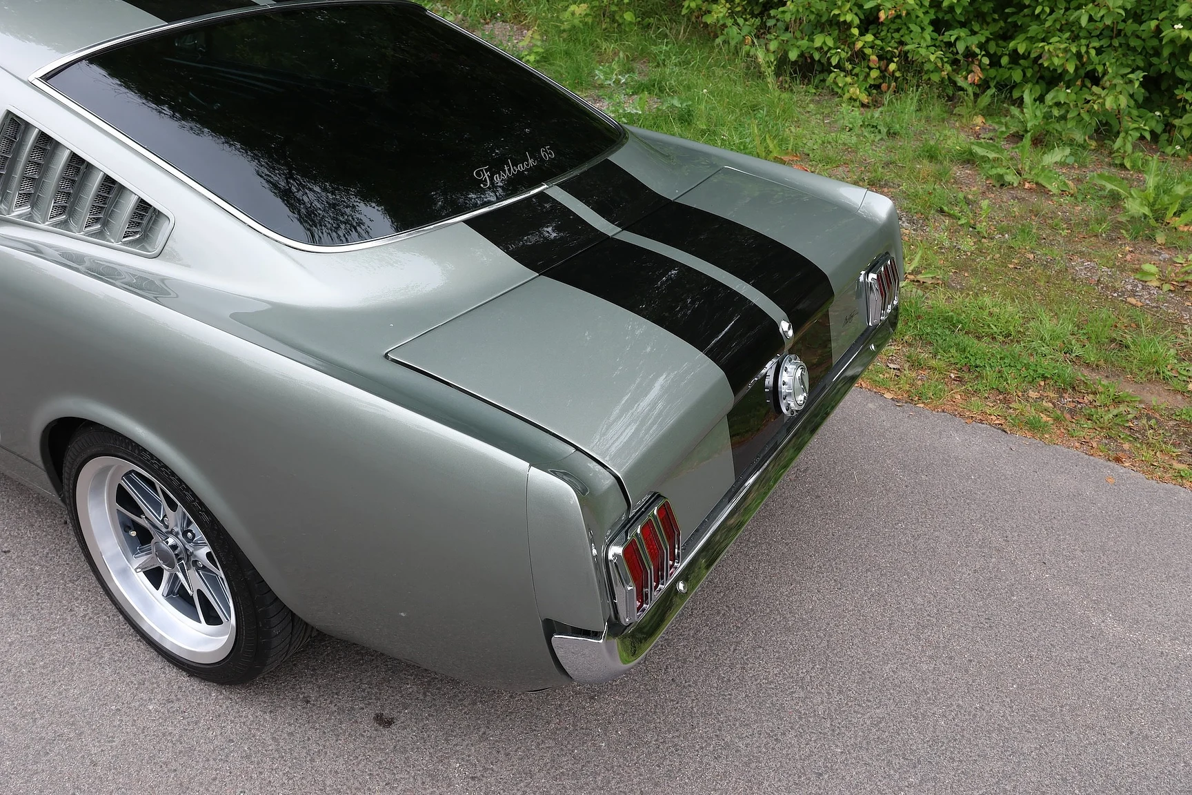 Exterior image of 1965 Ford Mustang Fastback Restomod (17)