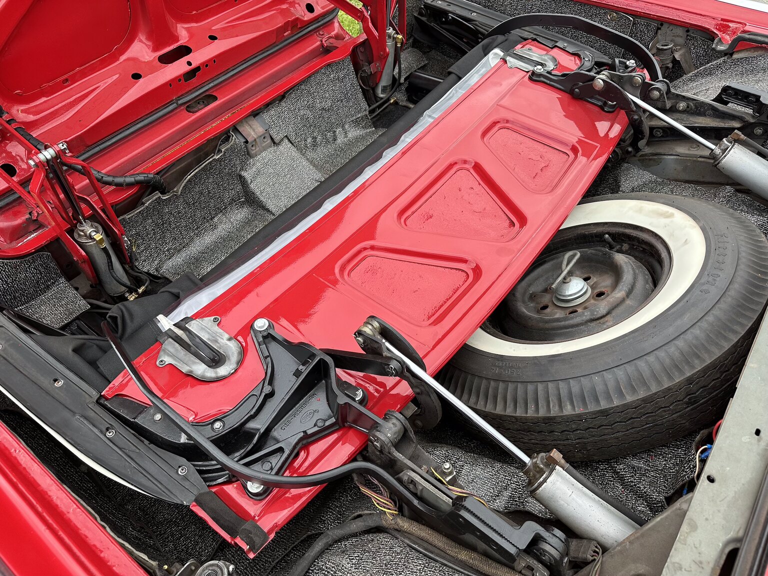 Image of 1962 Ford Thunderbird Convertible mechanics