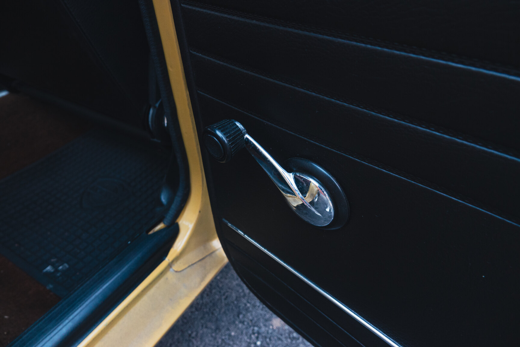 Interiörbild 1971 Volvo 144 2.0 Automat