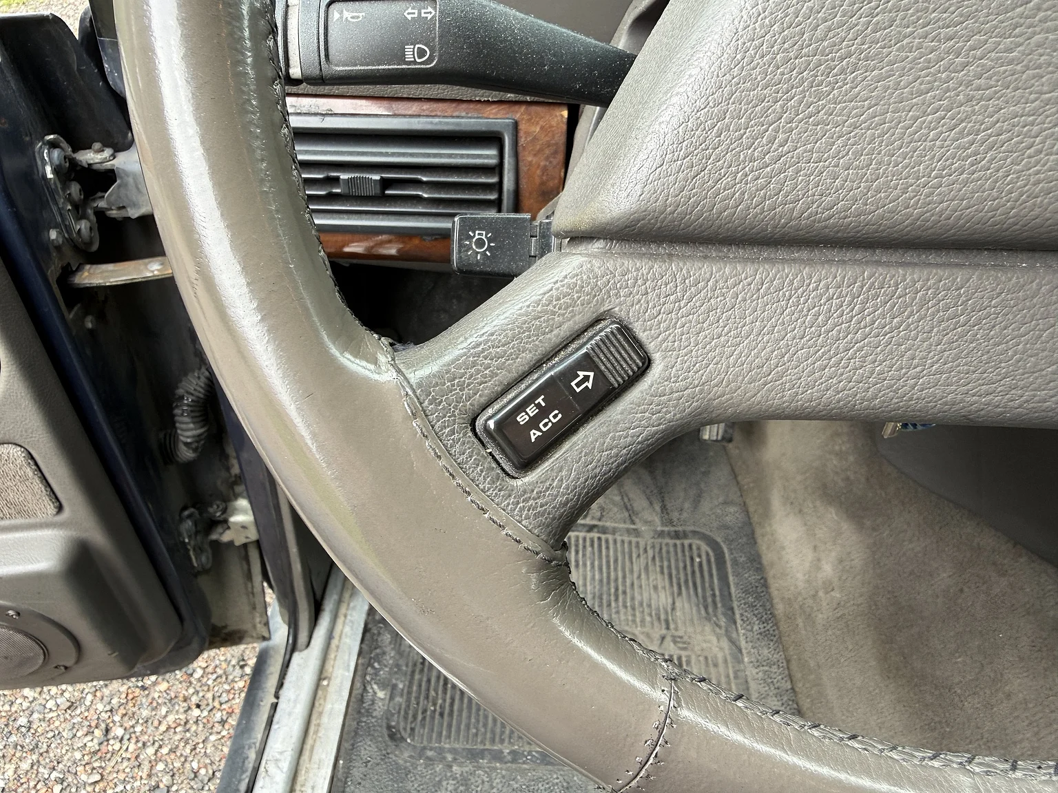 Innenraumfoto von 1990 Range Rover Vogue SE 3.9 (18)