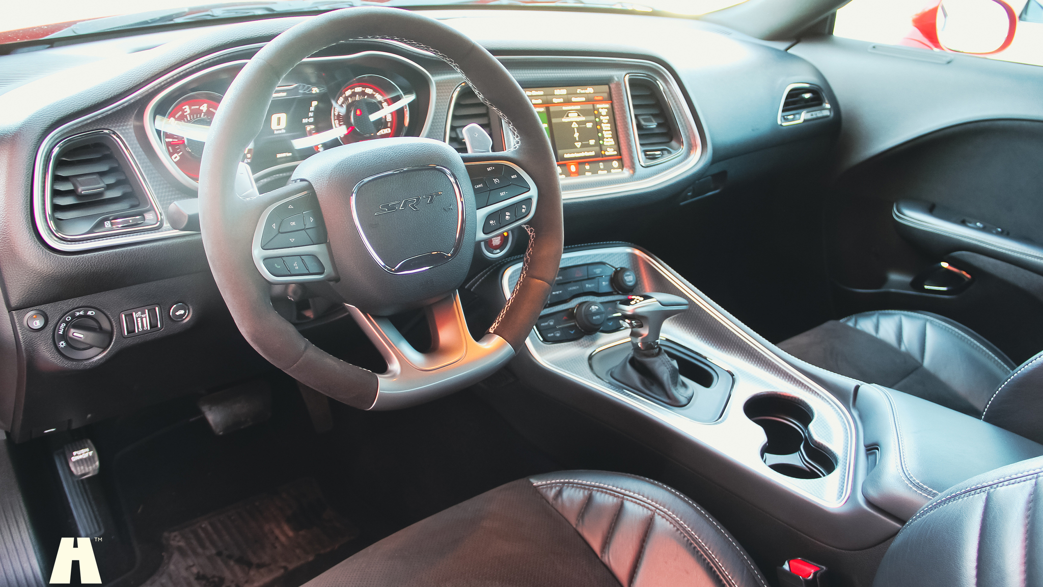 Interiörbild 2019 Dodge Challenger Hellcat (1)