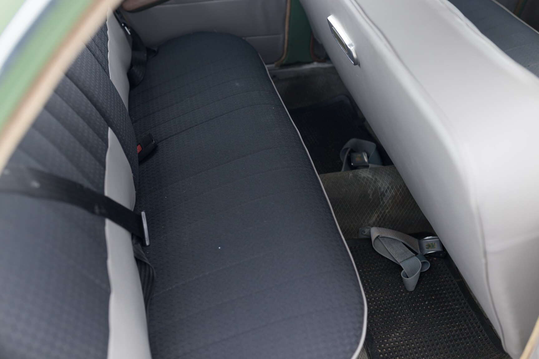 Interior image of 1959 Ford Consul (14)