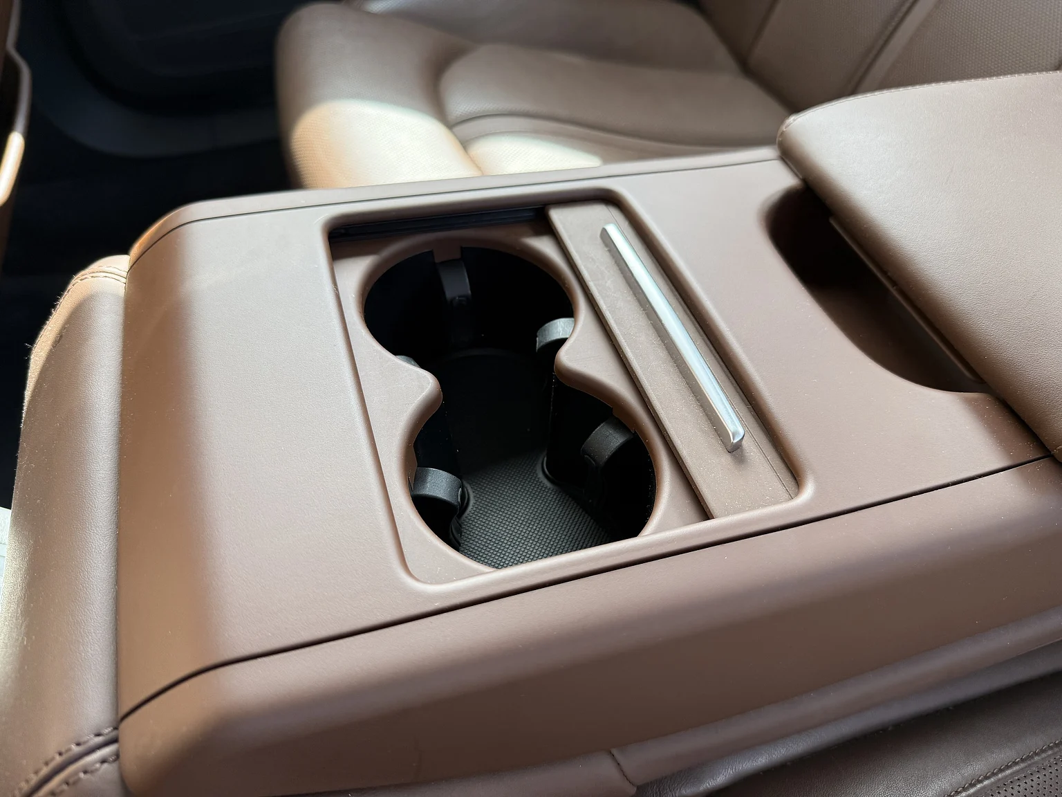 Innenraumfoto von 2014 Audi A8 4.0 TFSI (72)