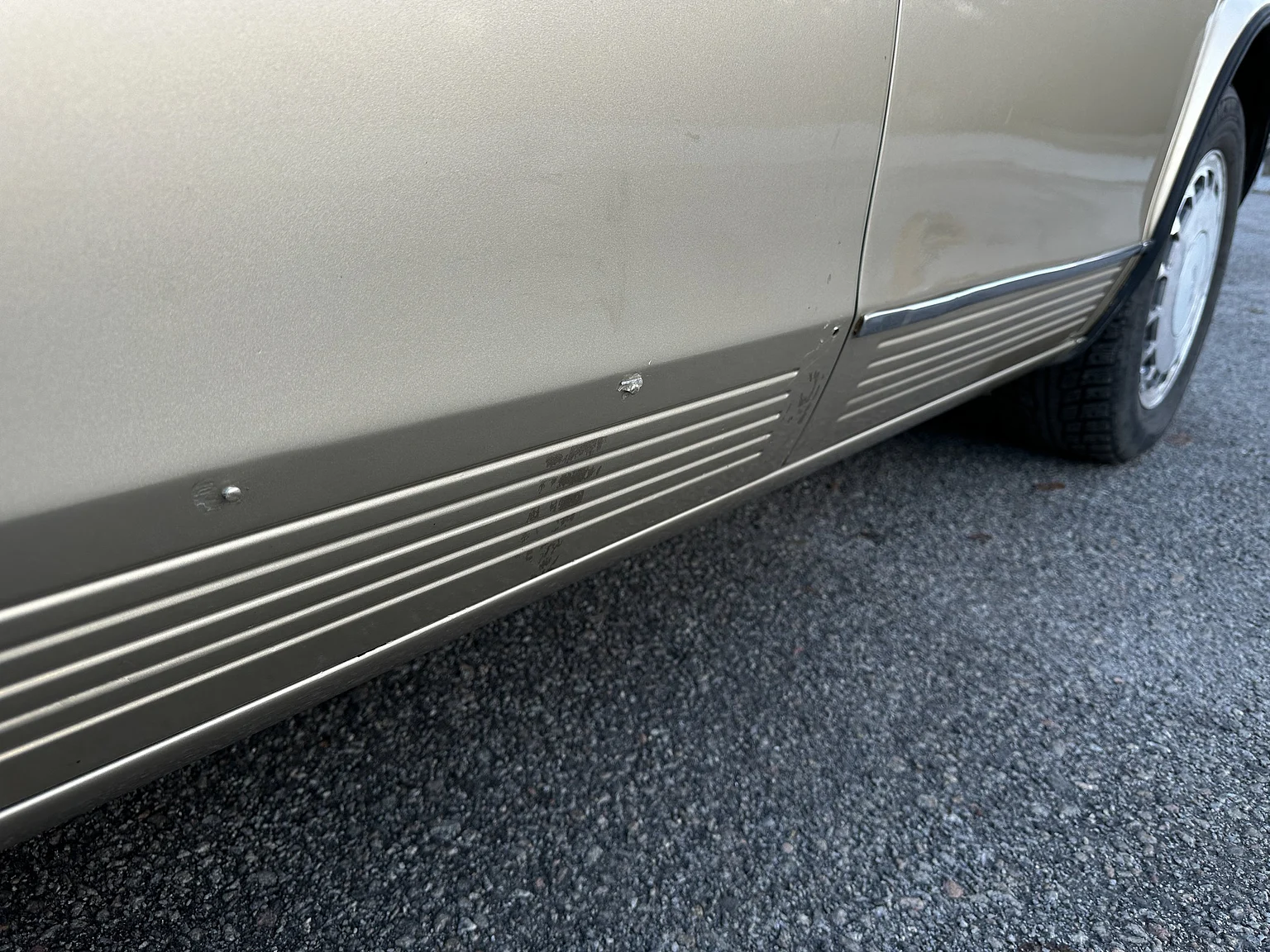 Exterior image of 1989 Cadillac Seville (86)