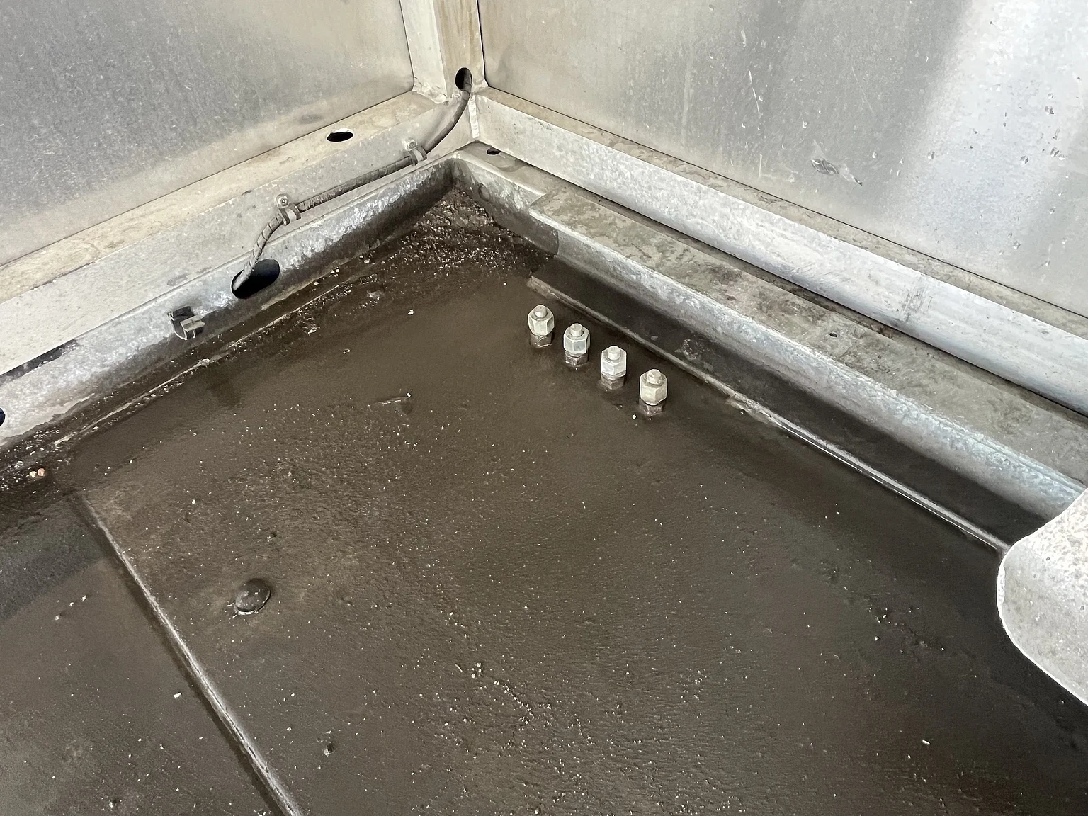 Exteriörbild på 2022 Iveco Daily 70-180 chassis Biltransport (8)