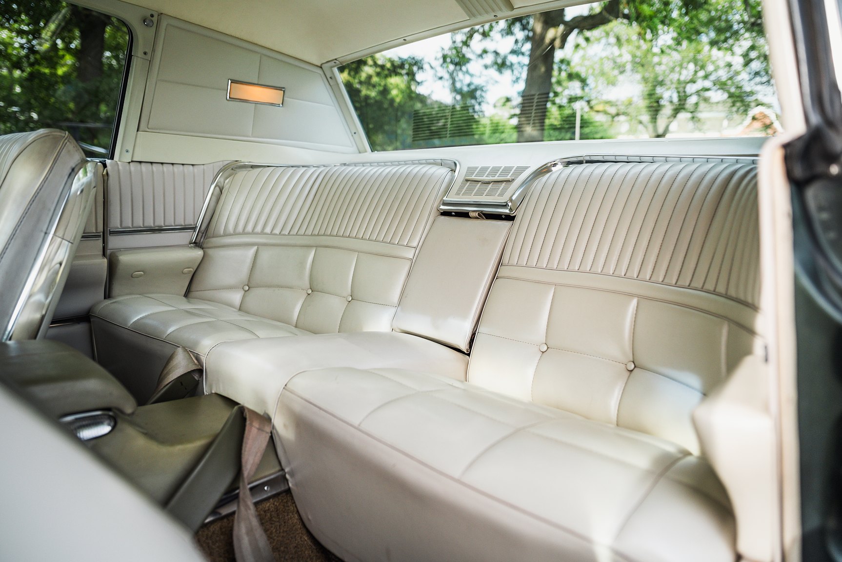 Innenraumfoto von 1966 Ford Thunderbird Town Hardtop