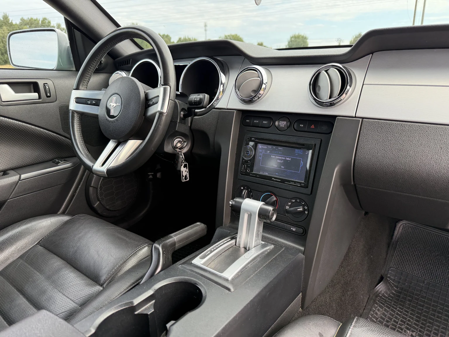 Innenraumfoto von 2006 Ford Mustang GT (44)