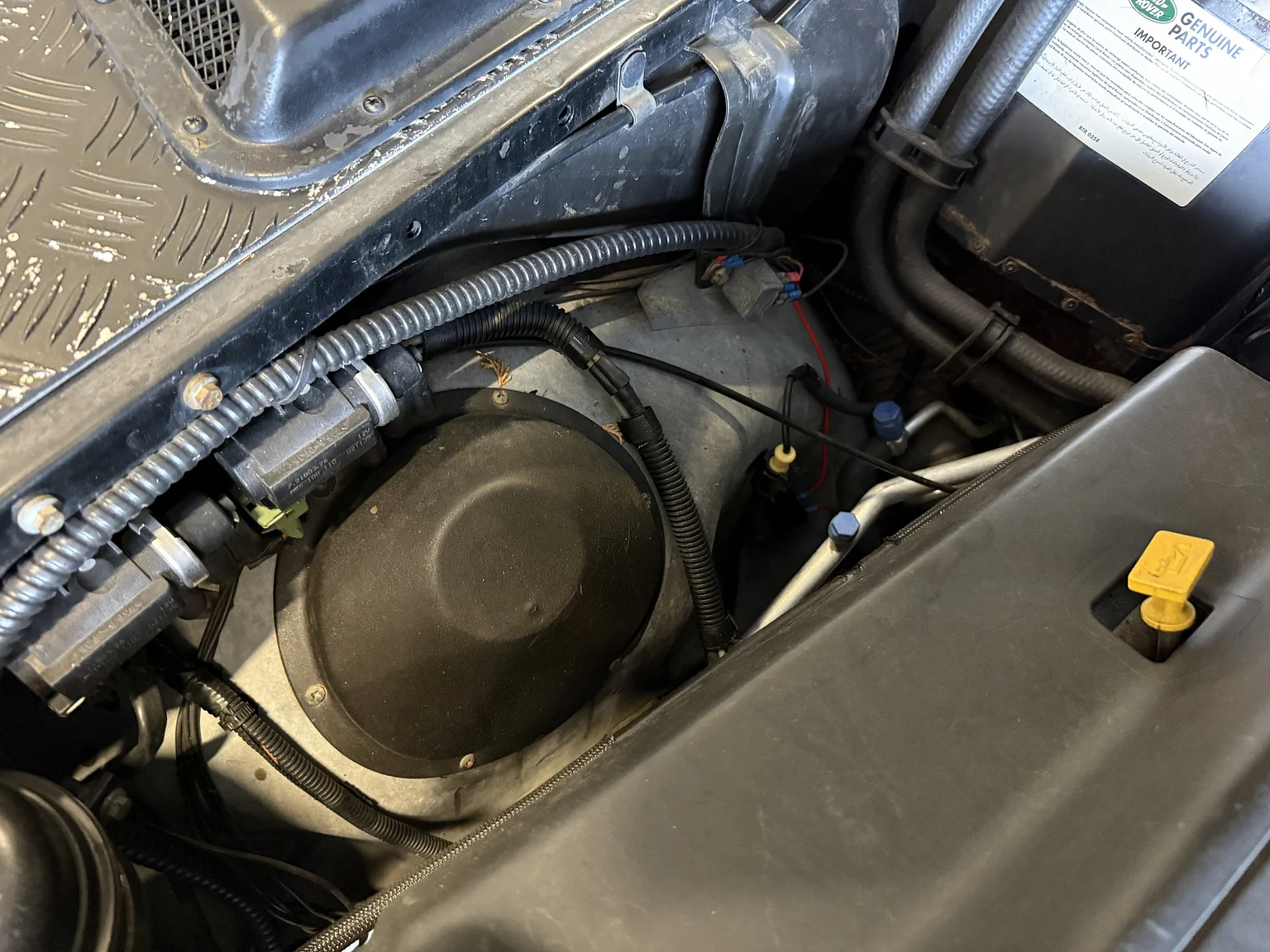 Image of 2000 Land Rover Defender 110 Tomb Raider mechanics (15)