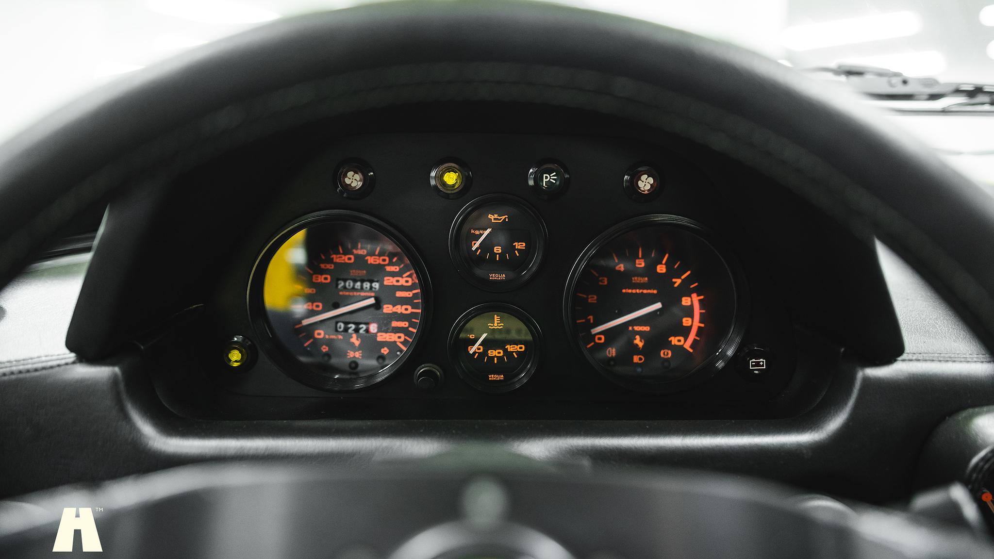 Interiörbild 1986 Ferrari 328 GTB