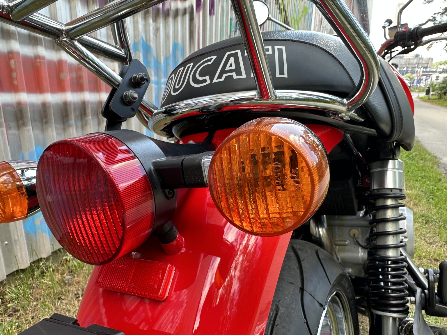 Exteriörbild på 2006 Ducati 1000 GT (36)