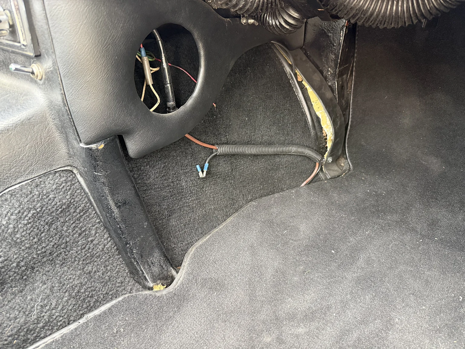 Interior image of 1970 Triumph TR6 (24)