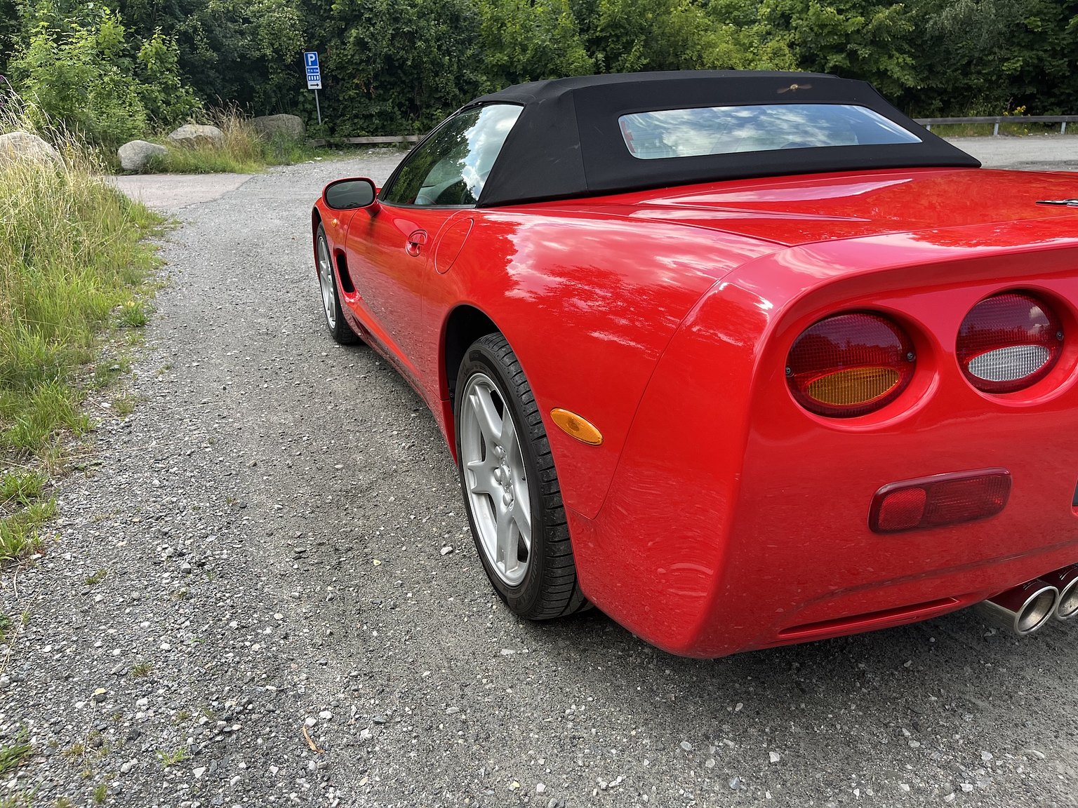 Exterior image of 2000 Chevrolet Corvette Cabriolet