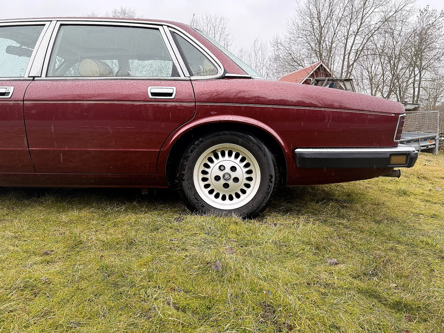 Exteriörbild på 1991 Jaguar XJ40 Sovereign (26)
