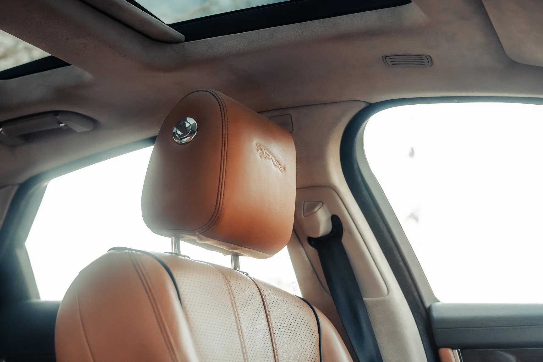 Interior image of 2012 Jaguar XJ (48)