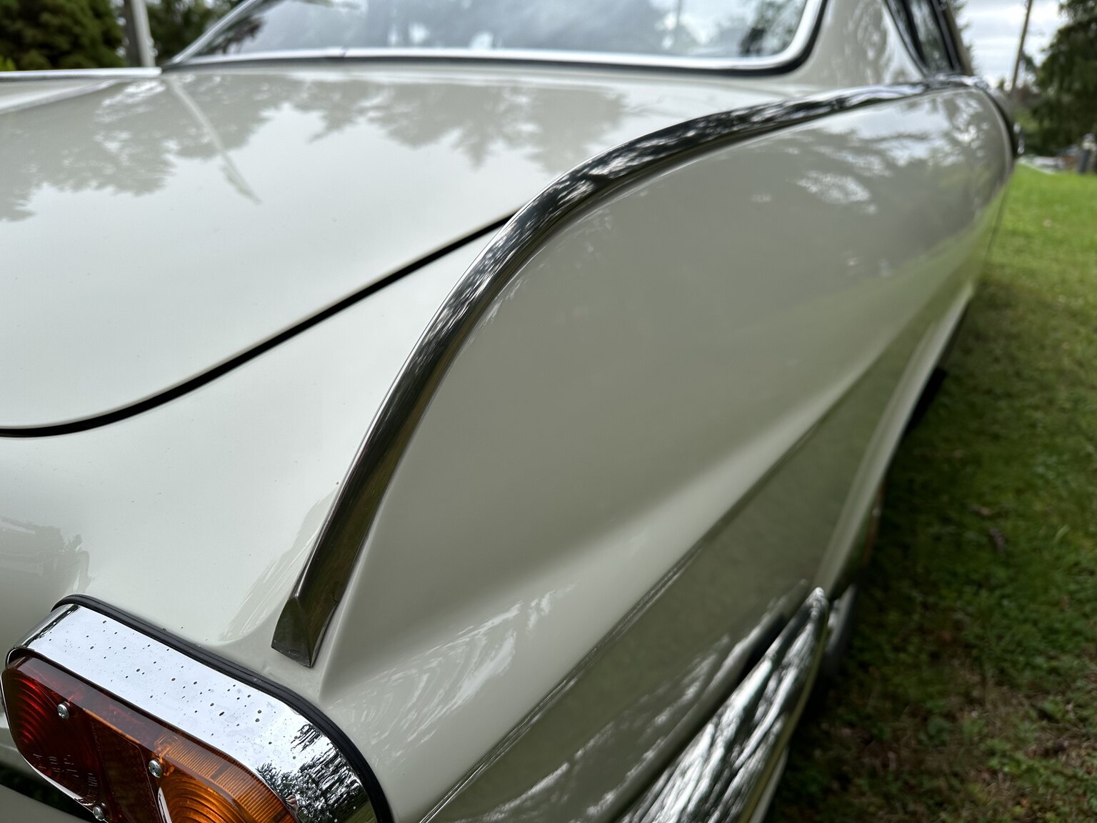 Exterior image of 1964 Volvo P 1800 S