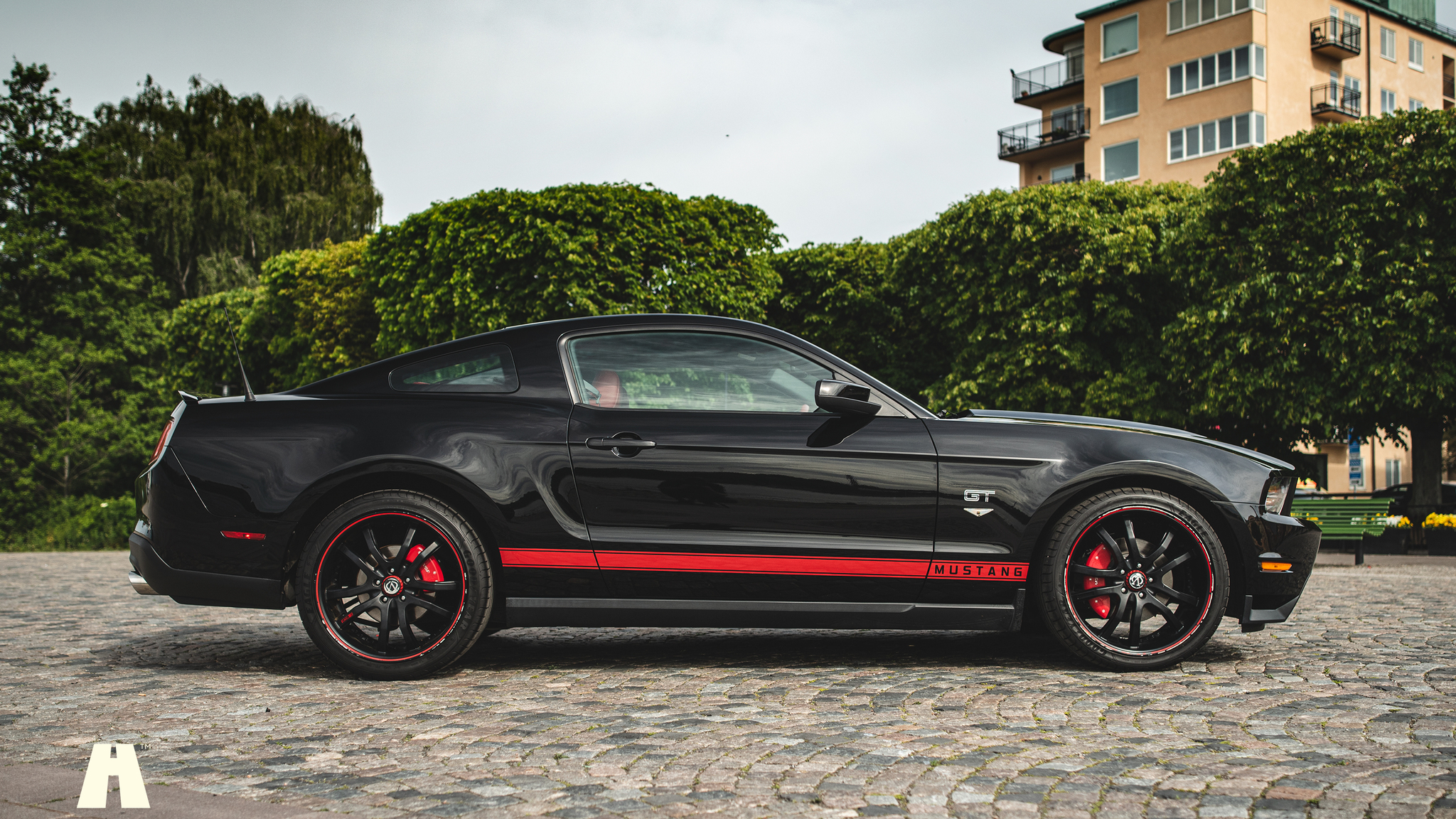 Exterior image of 2010 Ford Mustang GT 