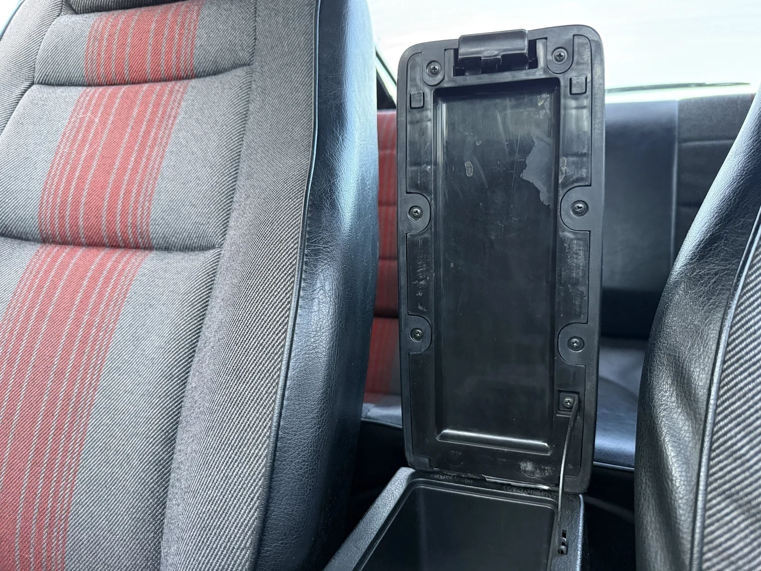 Interior image of 1983 Mazda RX-7 (29)