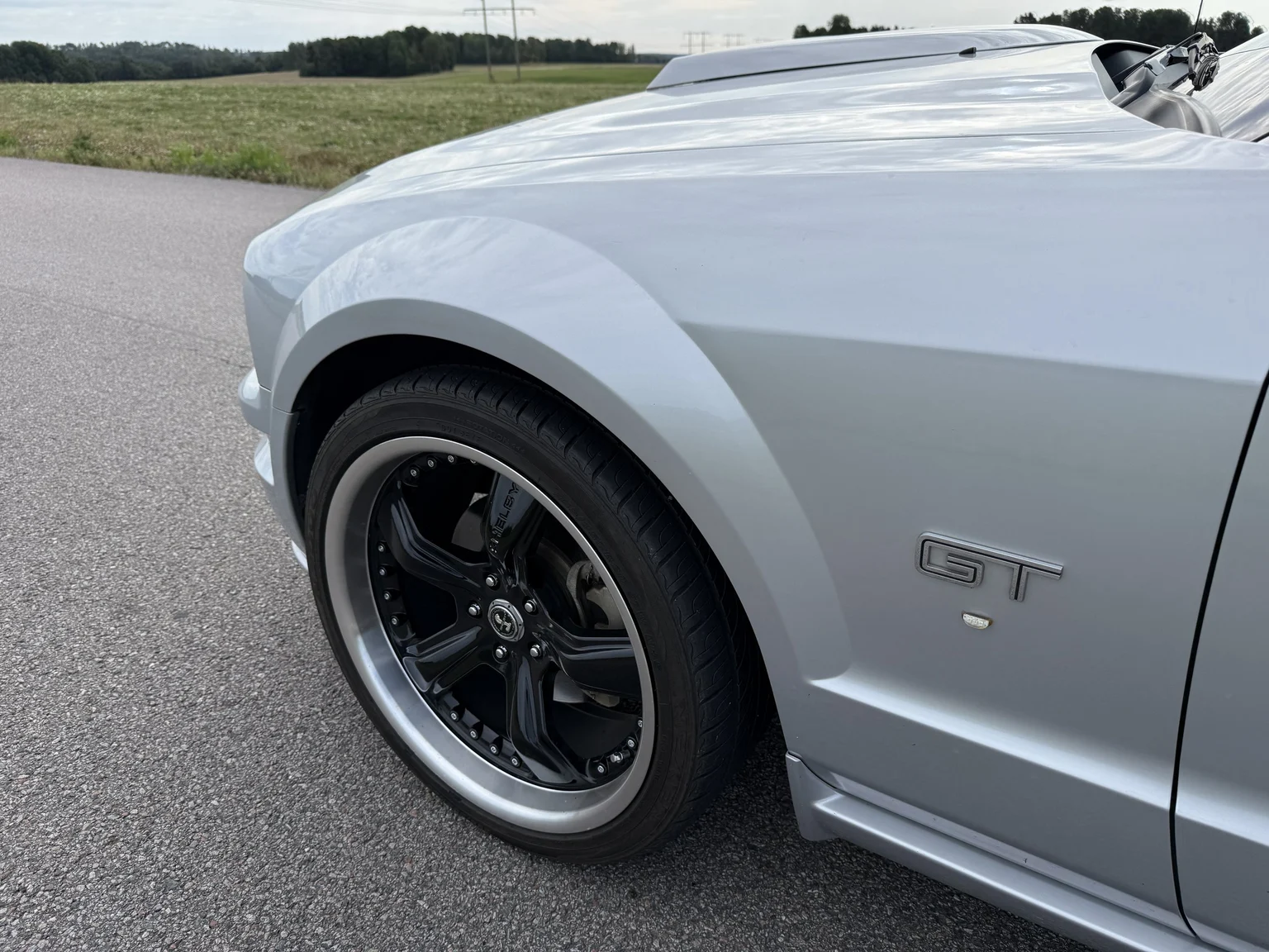 Exteriörbild på 2006 Ford Mustang GT (40)