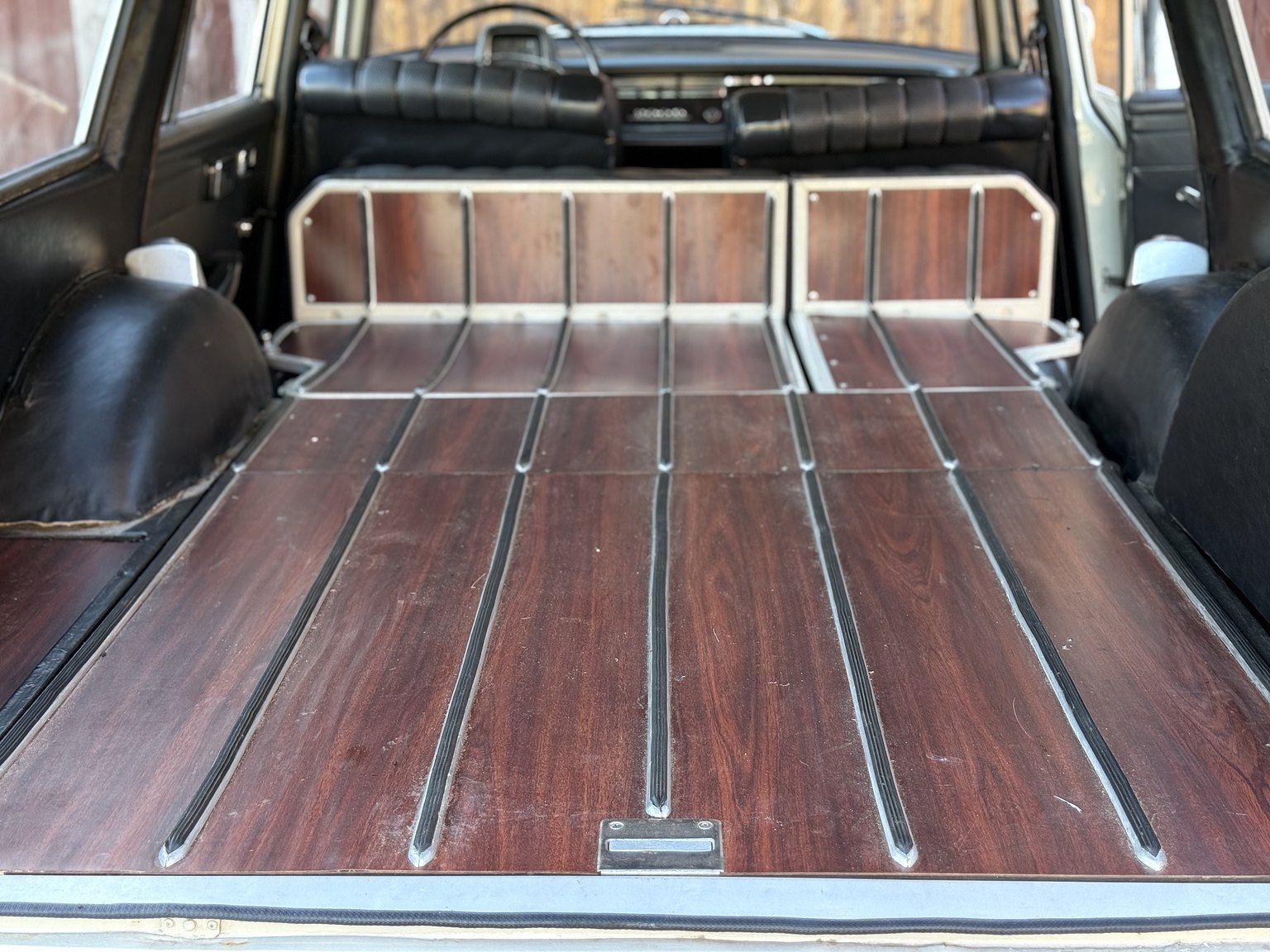 Interiörbild 1967 Mercedes-Benz 200D Safari