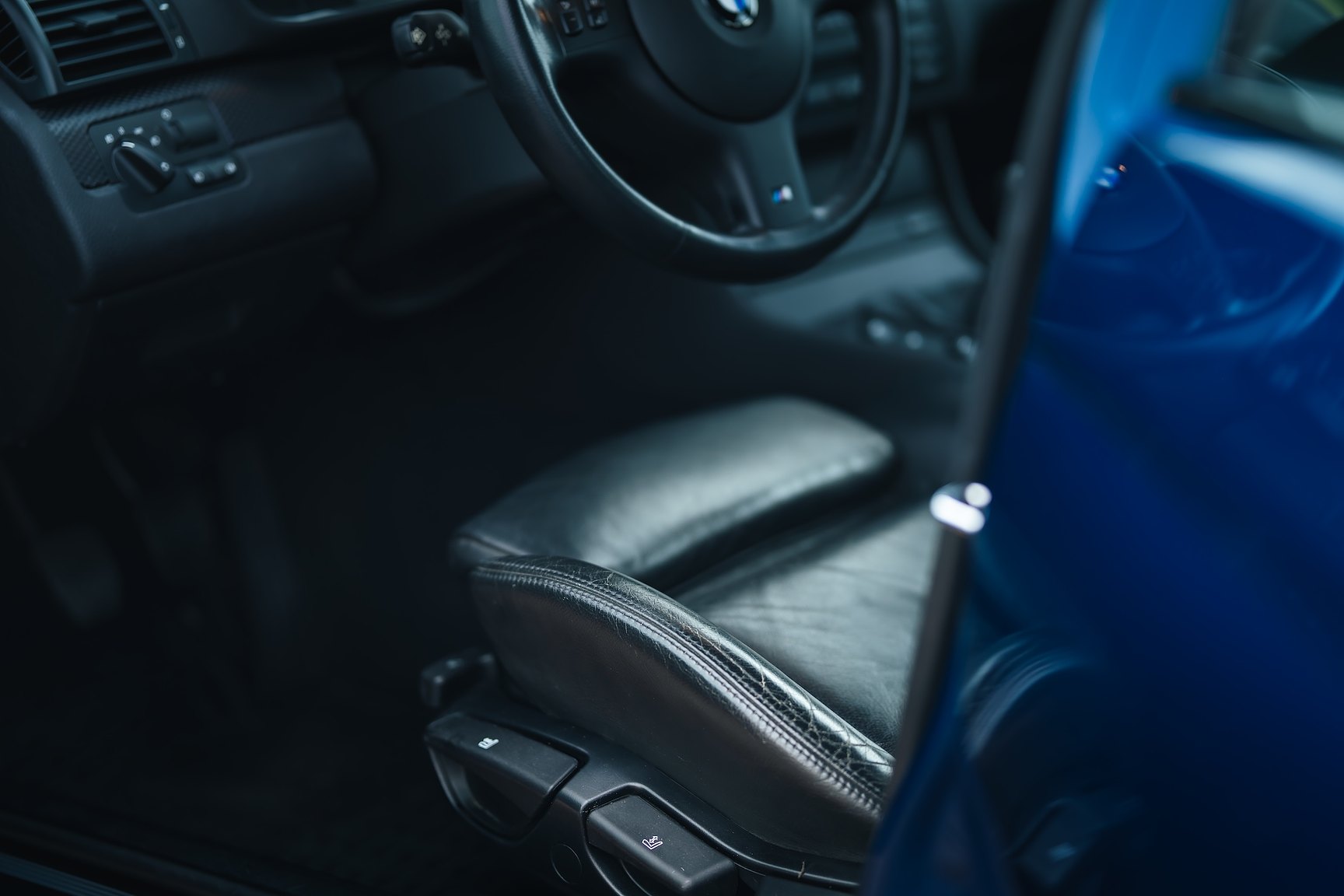 Interior image of 2003 BMW 330i