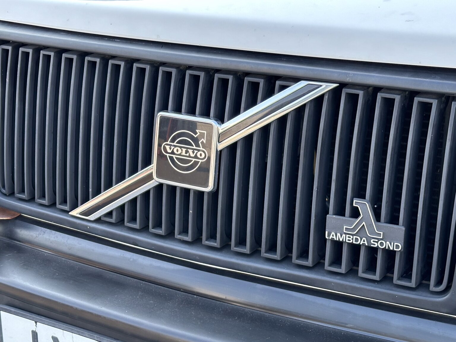 Exterior image of 1991 Volvo 240 GLT
