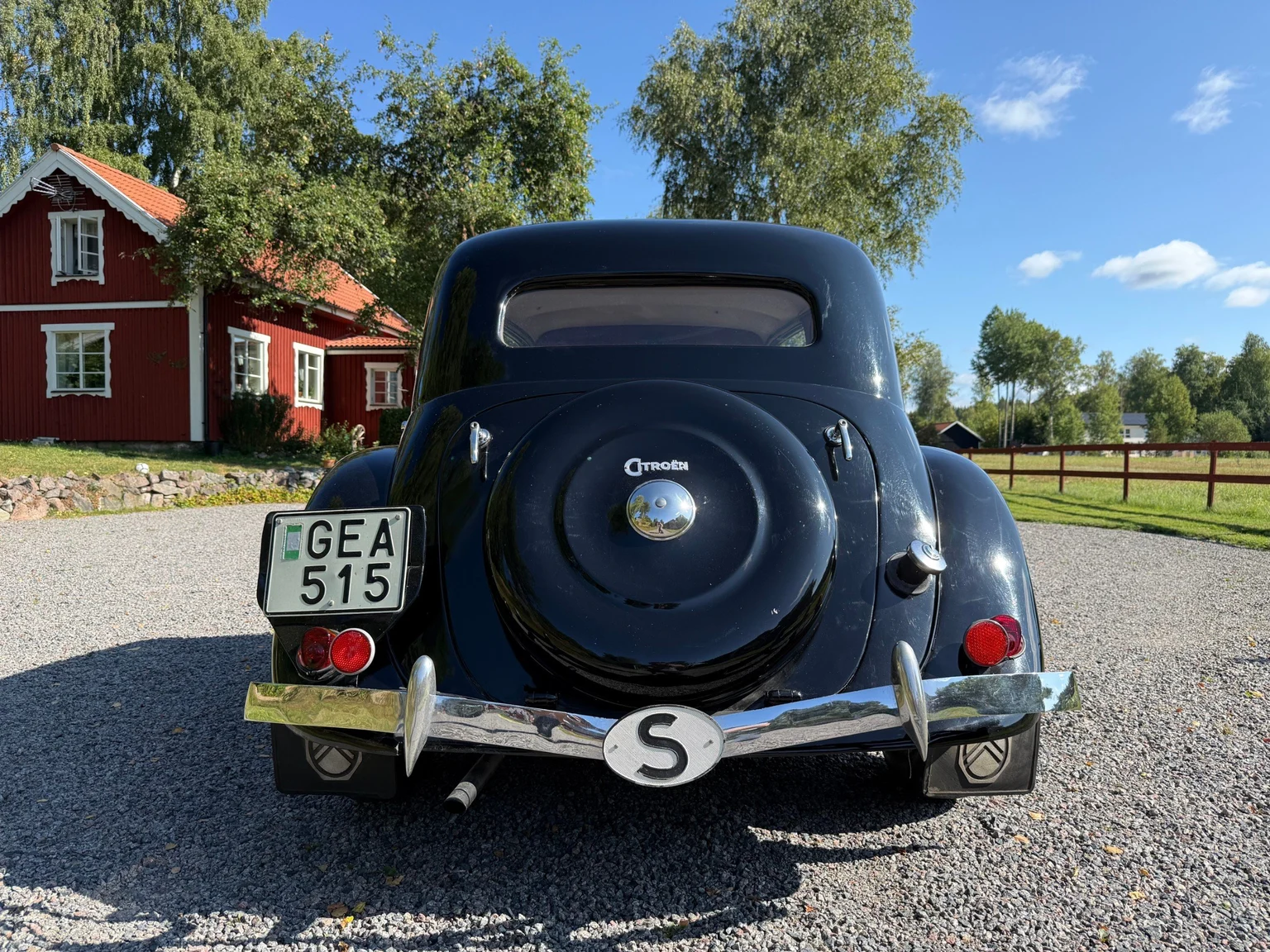 Exterior image of 1951 Citroën CV 11  Sedan  (6)