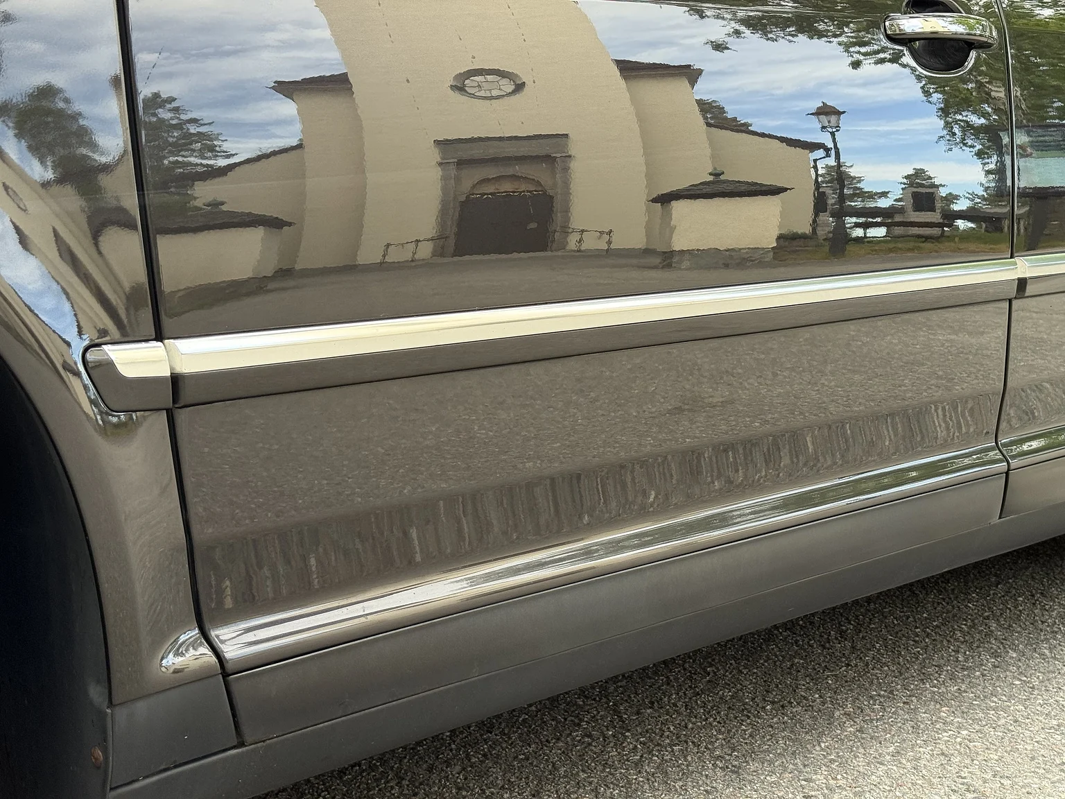 Exterior image of 2009 Volkswagen Phaeton W12 LWB Executive (45)