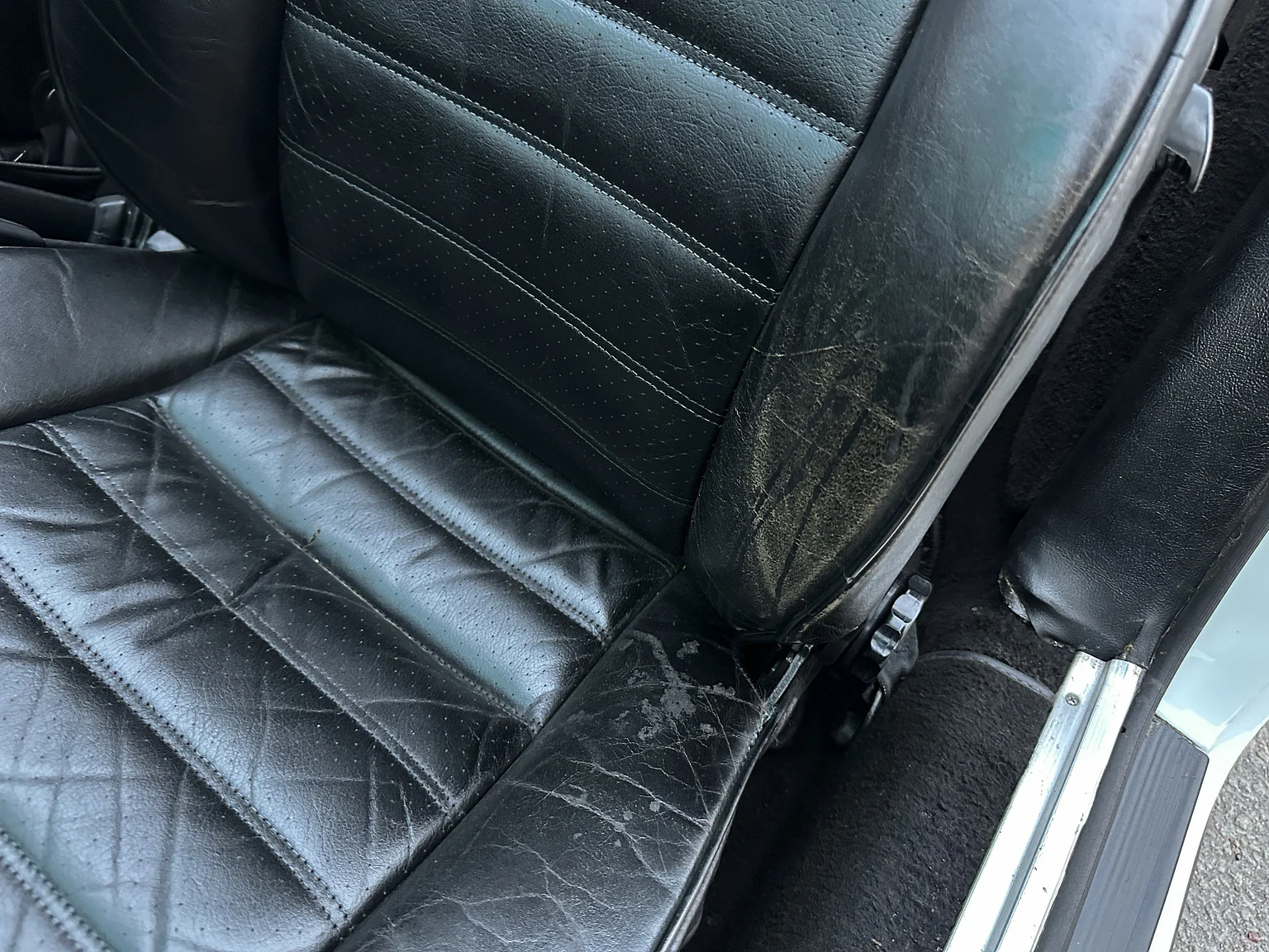 Interior image of 1983 Porsche 911 SC (62)