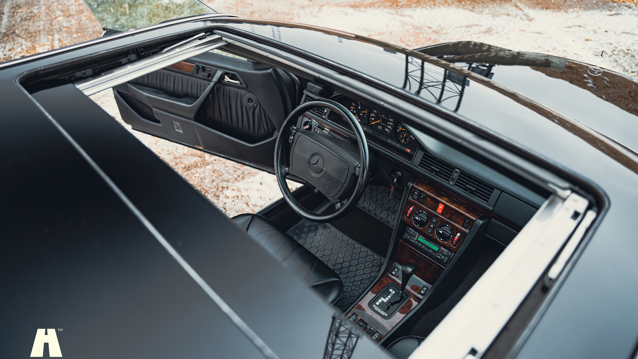 Innenraumfoto von 1990 Mercedes 300 CE-24