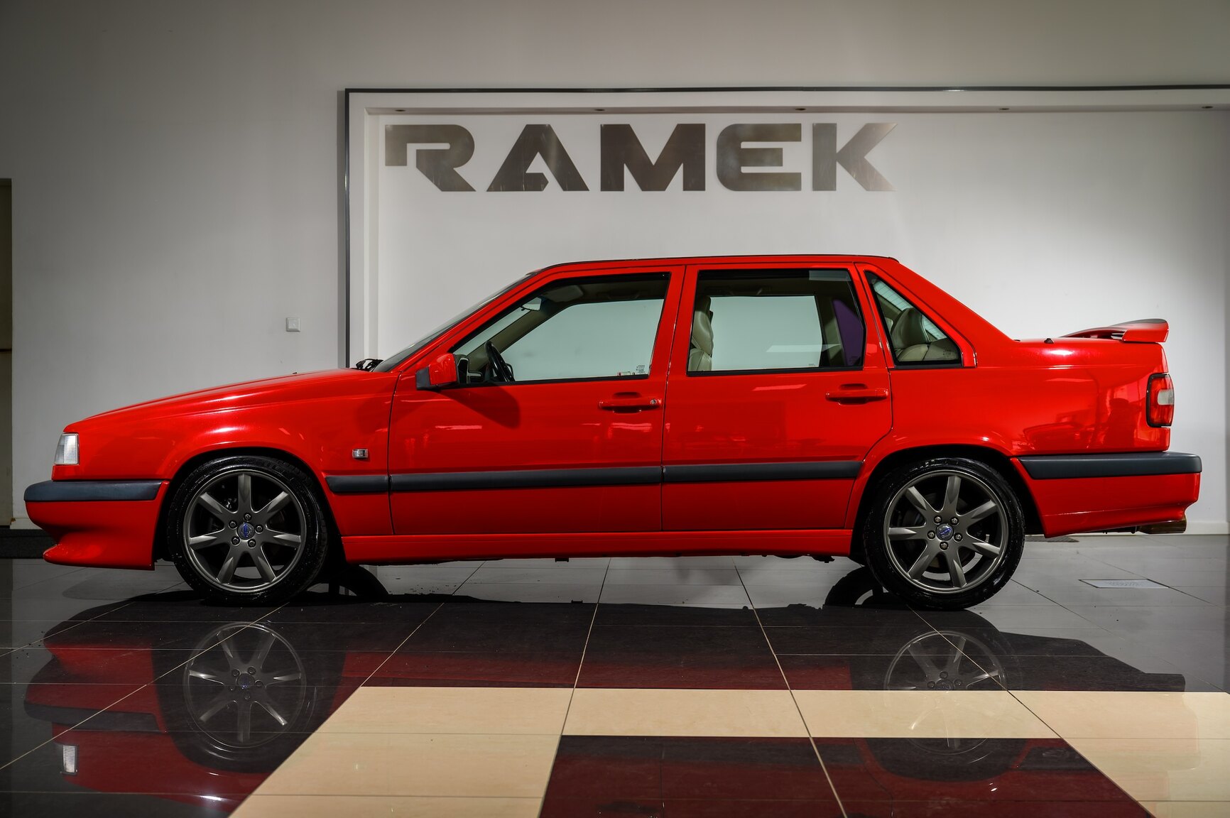 Exteriörbild på 1996 Volvo 850 R