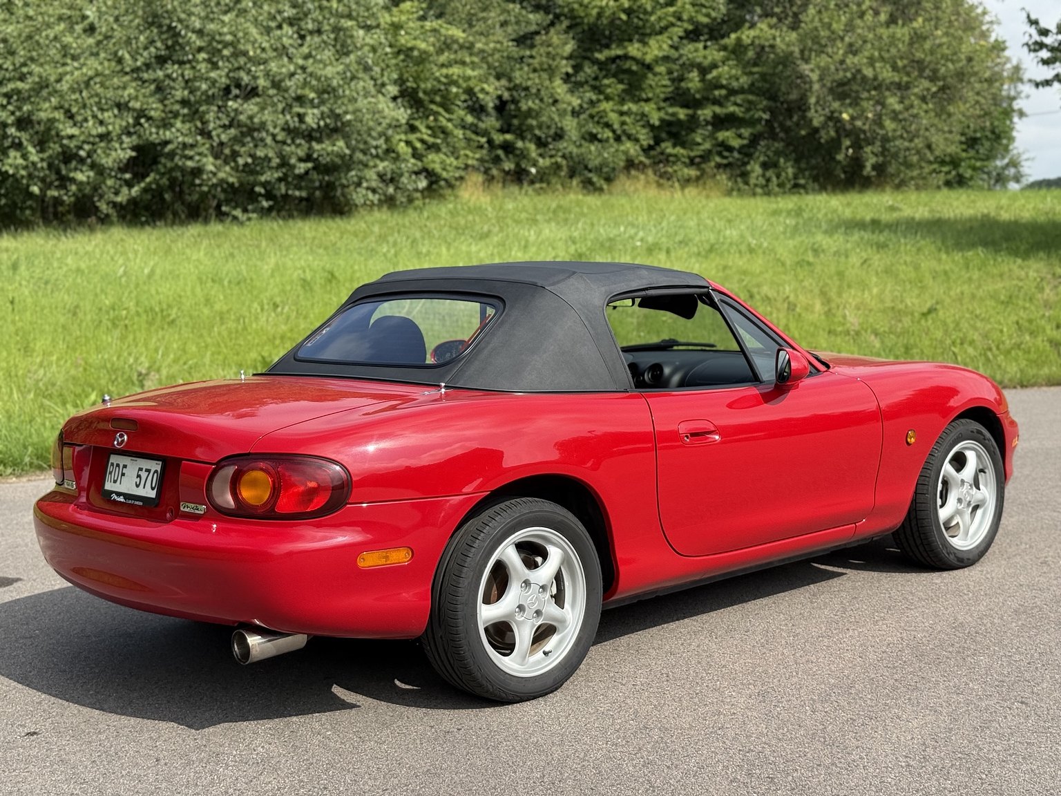Exteriörbild på 1999 Mazda MX-5