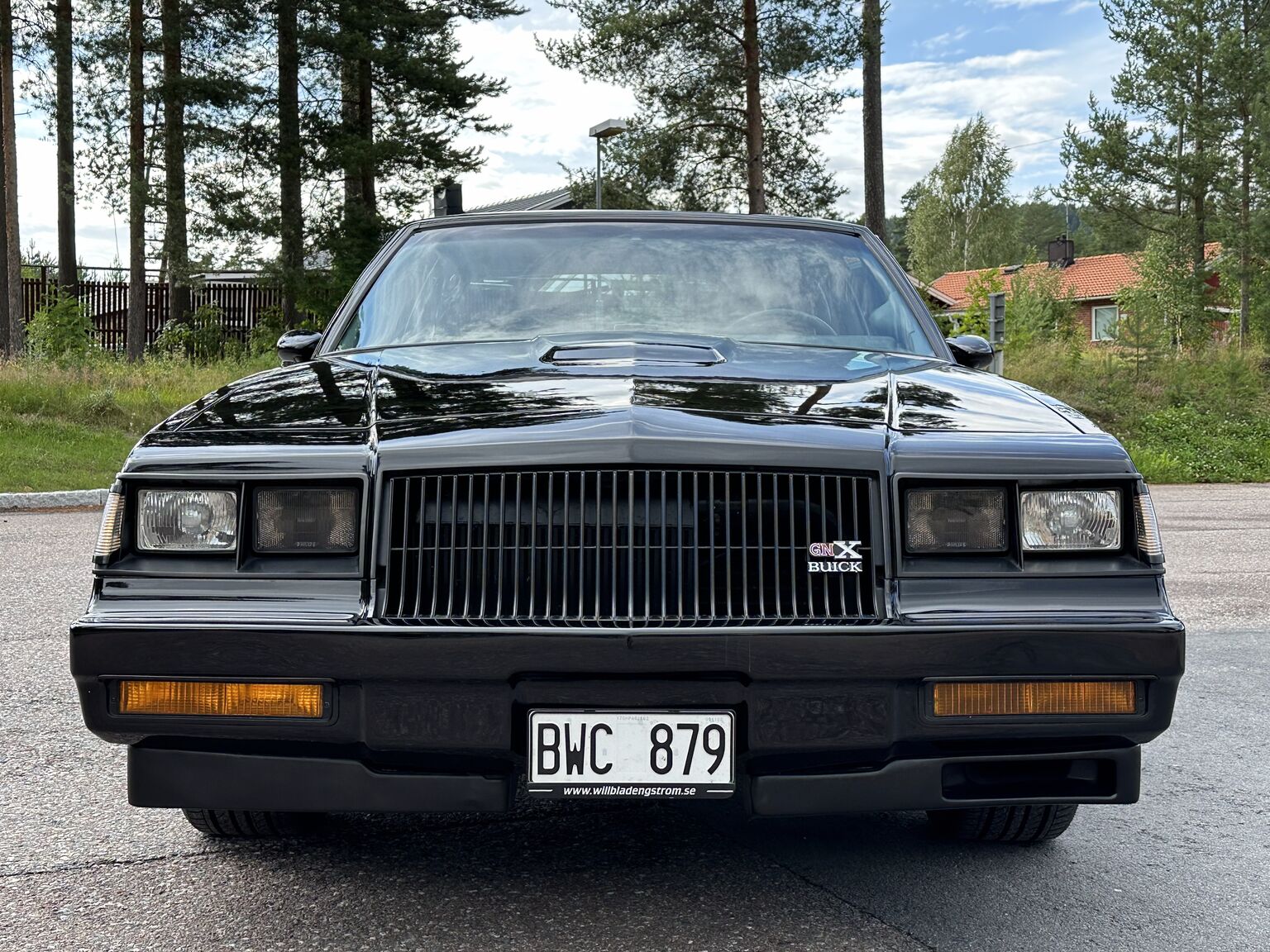 Exterior image of 1987 Buick Grand National "GNX" (18)