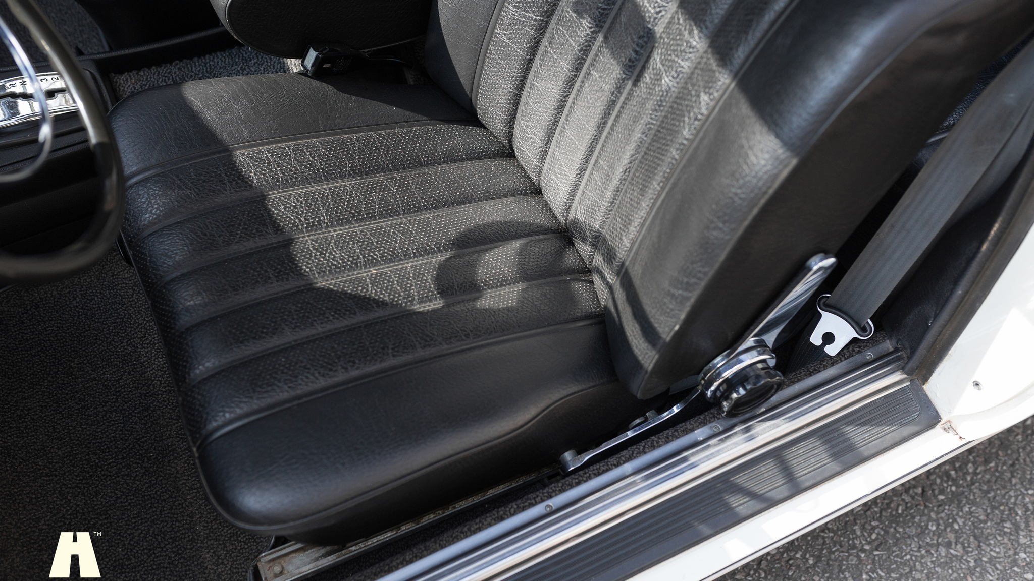 Interiörbild 1970 Mercedes 250 CE