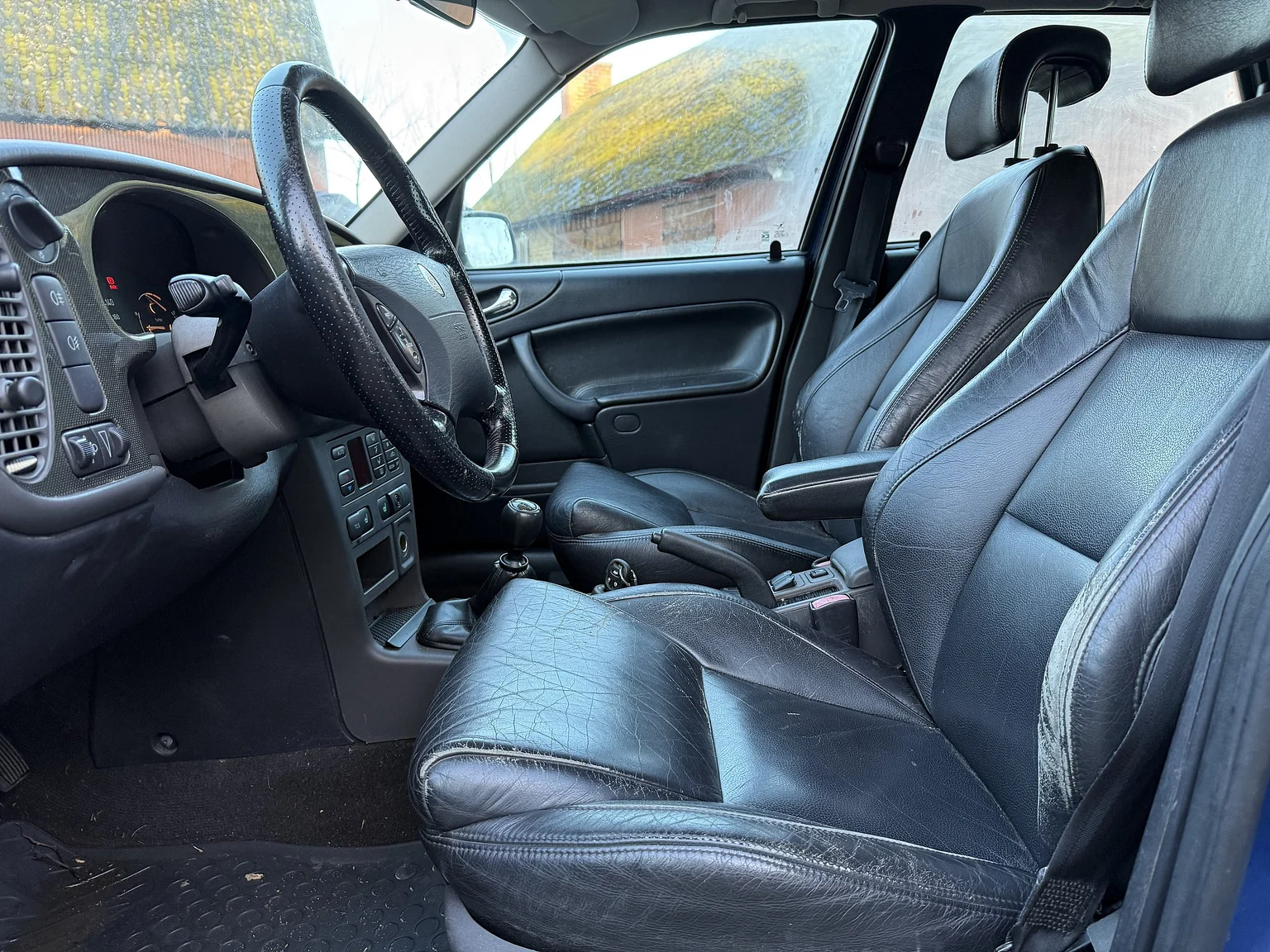 Interiörbild 2001 SAAB 9-3 Aero (2)