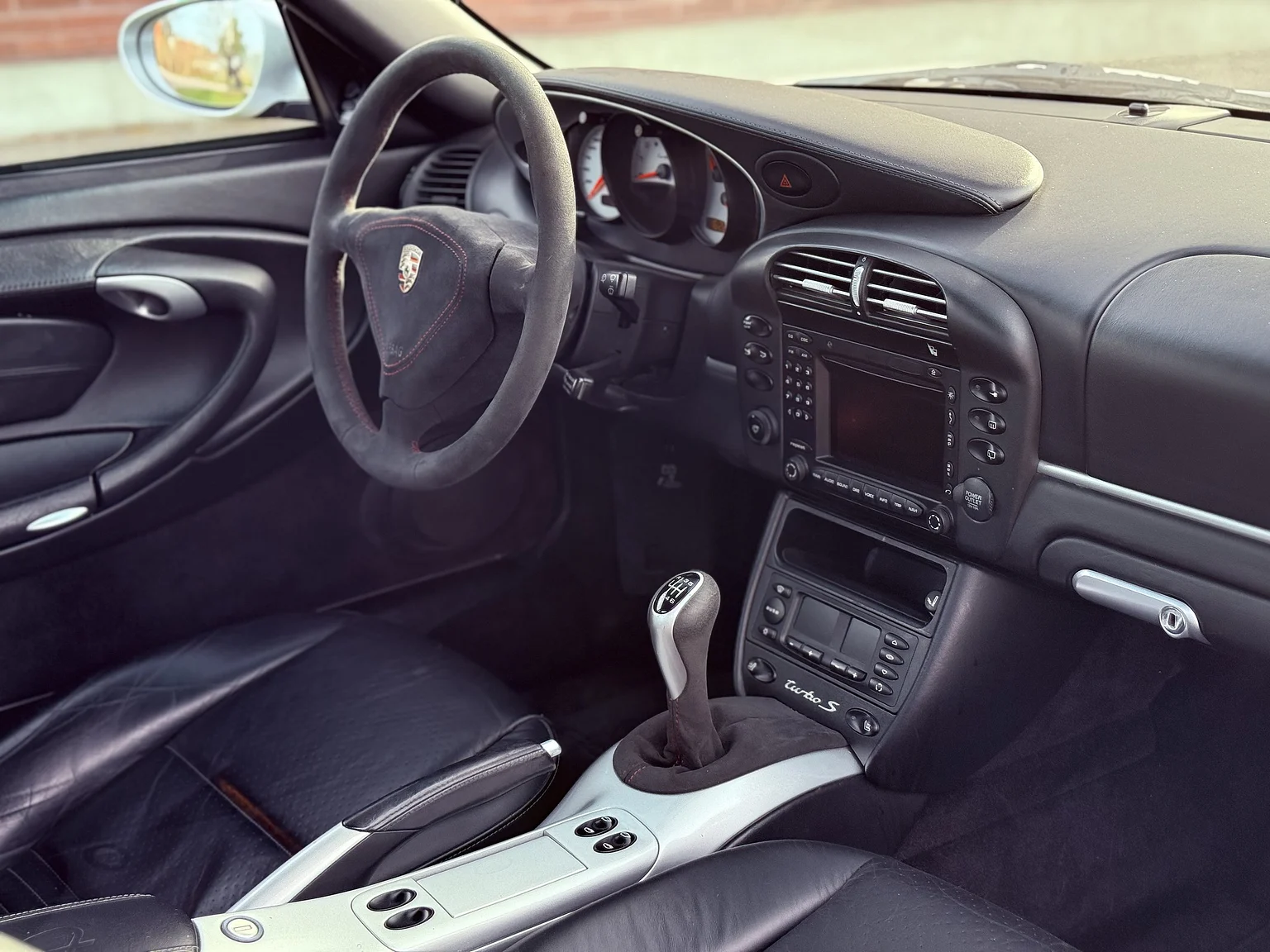 Innenraumfoto von 2005 Porsche 996 Turbo S (31)